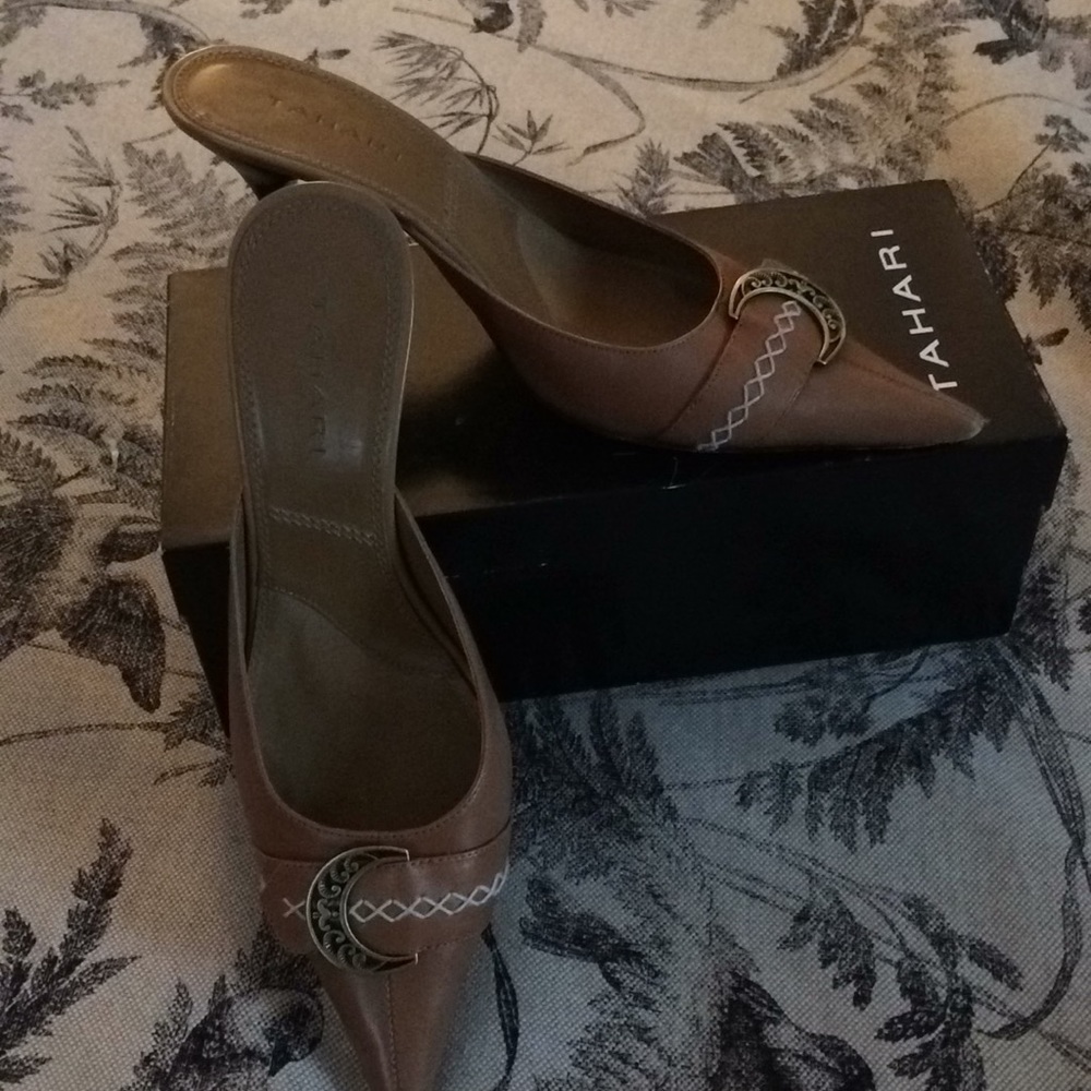 Tahari leather slip on shoes